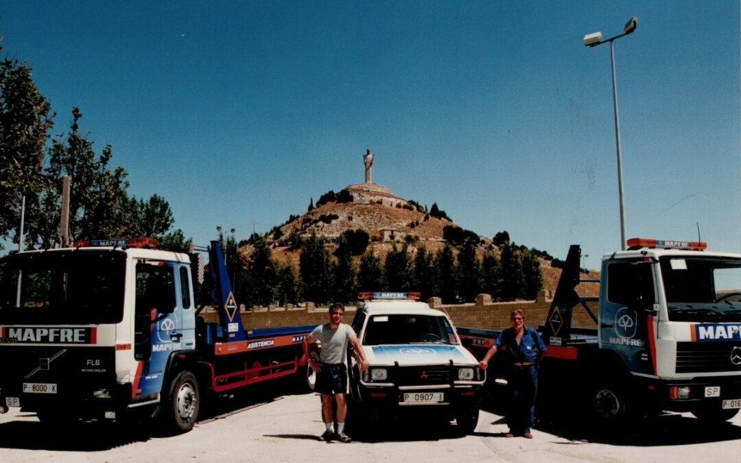 GRÚAS Y DESGUACES MUNDO